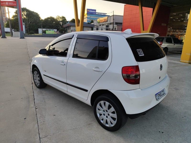 VOLKSWAGEN FOX 1.0 MI ROUTE 8V 2009/2009 HUBNER MULTIMARCAS FARROUPILHA / Carros no Vale