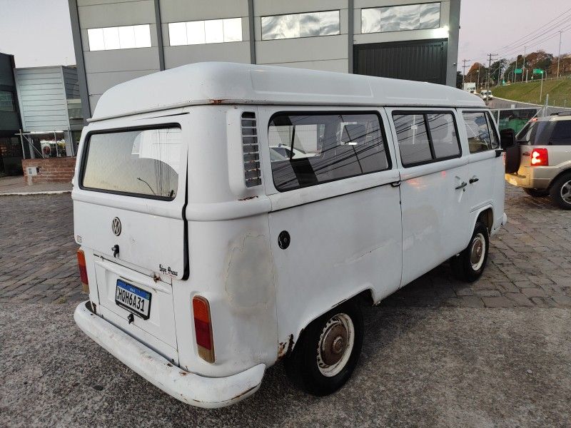 VOLKSWAGEN KOMBI 1.6 MI STD ESCOLAR 8V 3P 2000/2000 HUBNER MULTIMARCAS FARROUPILHA / Carros no Vale