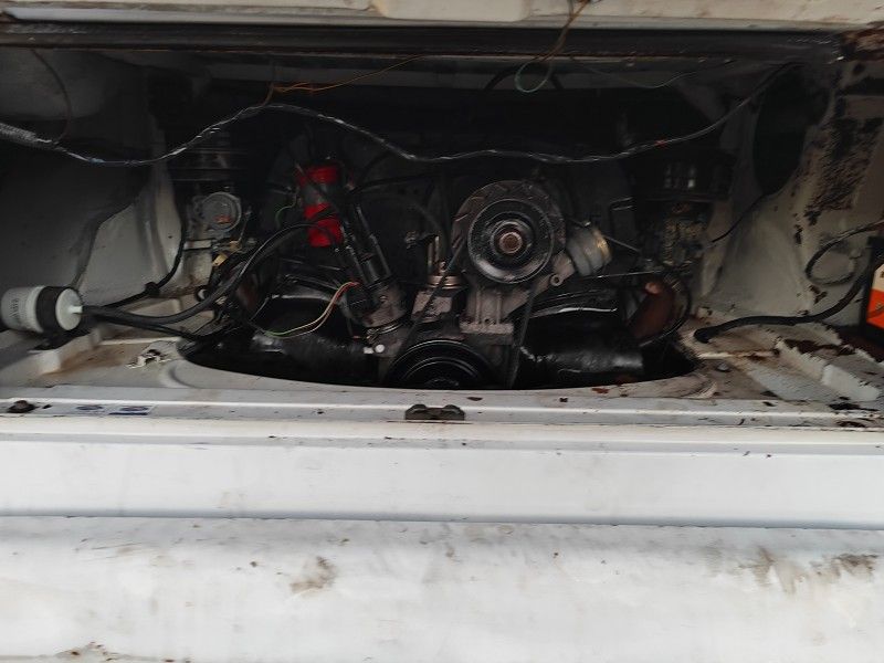 VOLKSWAGEN KOMBI 1.6 MI STD ESCOLAR 8V 3P 2000/2000 HUBNER MULTIMARCAS FARROUPILHA / Carros no Vale