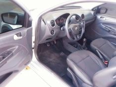 VOLKSWAGEN SAVEIRO 1.6 MSI ROBUST CD 8V 2017/2018 HUBNER MULTIMARCAS FARROUPILHA / Carros no Vale