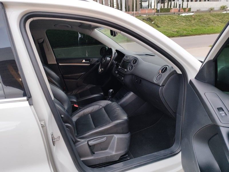 VOLKSWAGEN TIGUAN 2.0 TSI 16V TURBO TIPTRONIC 2012/2013 HUBNER MULTIMARCAS FARROUPILHA / Carros no Vale