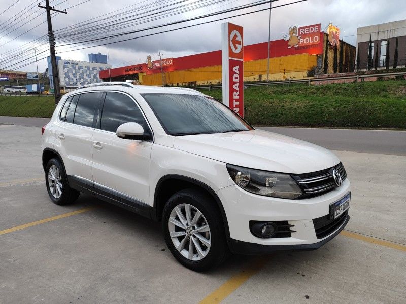 VOLKSWAGEN TIGUAN 2.0 TSI 16V TURBO TIPTRONIC 2012/2013 HUBNER MULTIMARCAS FARROUPILHA / Carros no Vale