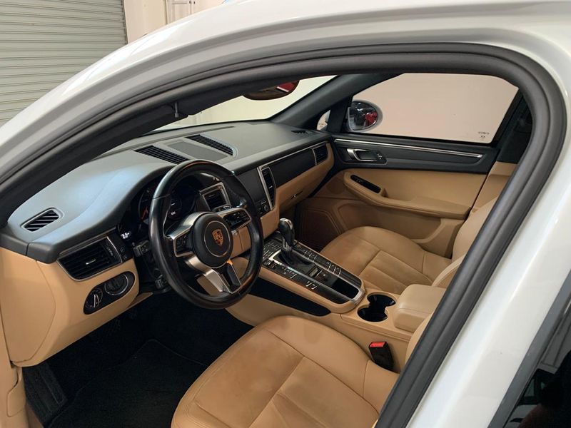 PORSCHE MACAN 2.0 16V GASOLINA 4P AUTOMÁTICO 2017/2018 FÁBIO BERNARDES PORTO ALEGRE / Carros no Vale