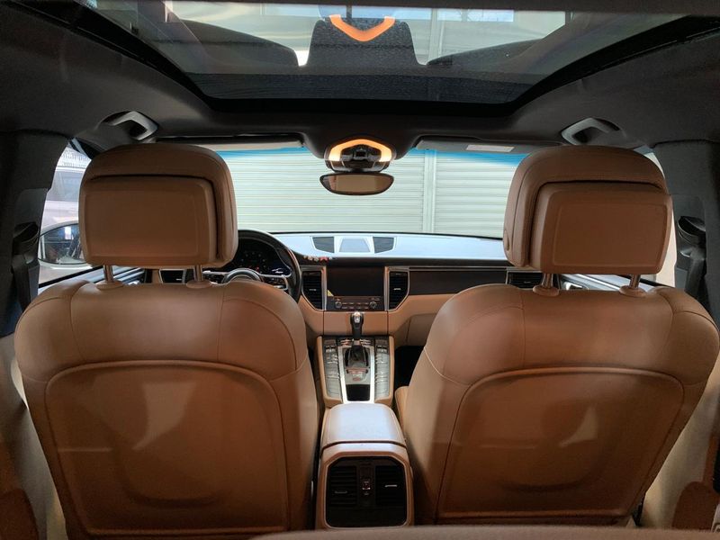 PORSCHE MACAN 2.0 16V GASOLINA 4P AUTOMÁTICO 2017/2018 FÁBIO BERNARDES PORTO ALEGRE / Carros no Vale