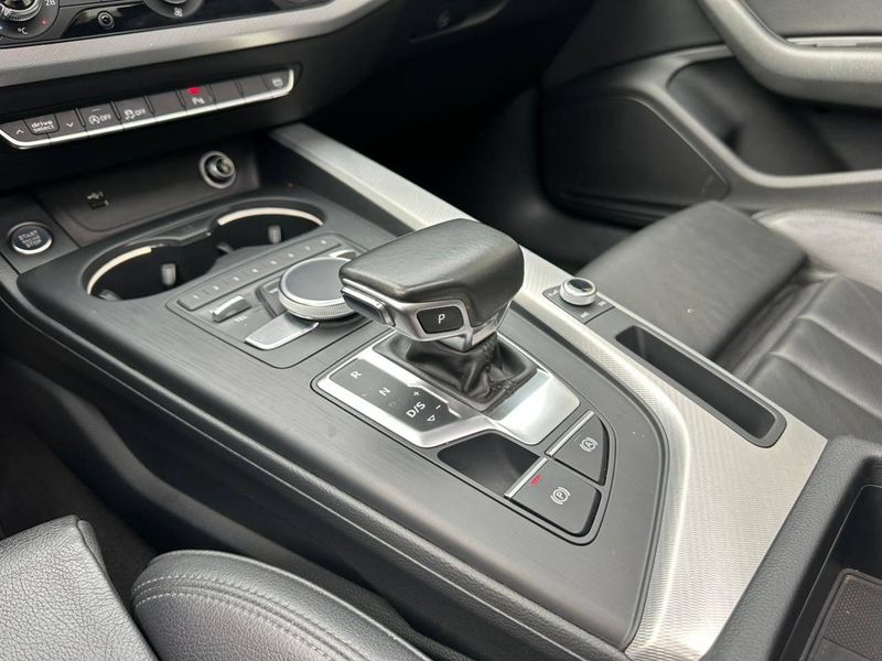 Audi A5 Ambiente Sportb 2.0 TFSI S Tonic 2018/2018 CONCEPT MOTORS PASSO FUNDO / Carros no Vale