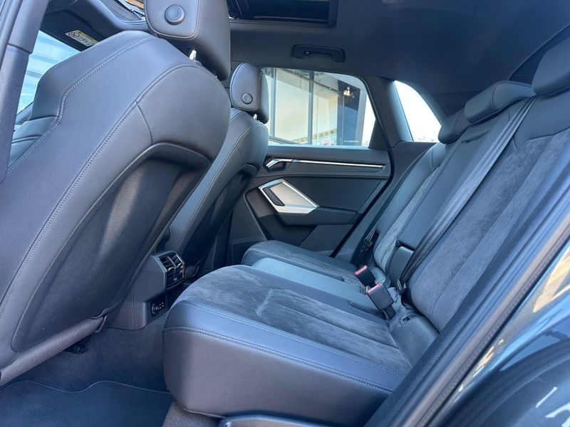 Audi Q3 Black S Line 1.4 TFSI S-tronic 2021/2021 CONCEPT MOTORS PASSO FUNDO / Carros no Vale