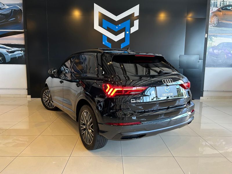 Audi Q3 Black S Line 1.4 TFSI S-tronic 2020/2021 CONCEPT MOTORS PASSO FUNDO / Carros no Vale