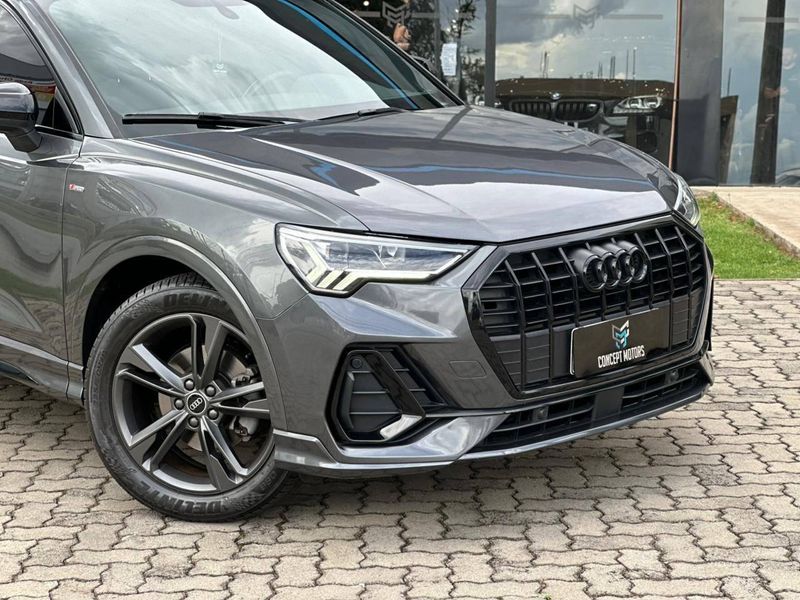 Audi Q3 Black S Line 1.4 TFSI S-tronic 2021/2021 CONCEPT MOTORS PASSO FUNDO / Carros no Vale