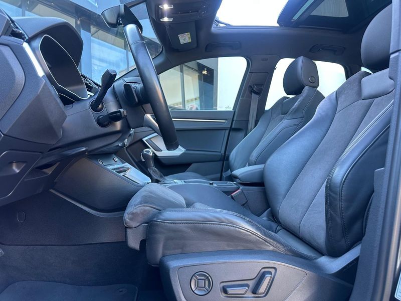 Audi Q3 Black S Line 1.4 TFSI S-tronic 2021/2021 CONCEPT MOTORS PASSO FUNDO / Carros no Vale