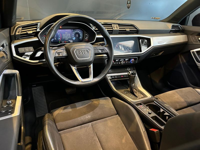 Audi Q3 Black S Line 1.4 TFSI S-tronic 2020/2021 CONCEPT MOTORS PASSO FUNDO / Carros no Vale