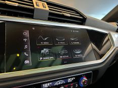 Audi Q3 Black S Line 1.4 TFSI S-tronic 2020/2021 CONCEPT MOTORS PASSO FUNDO / Carros no Vale