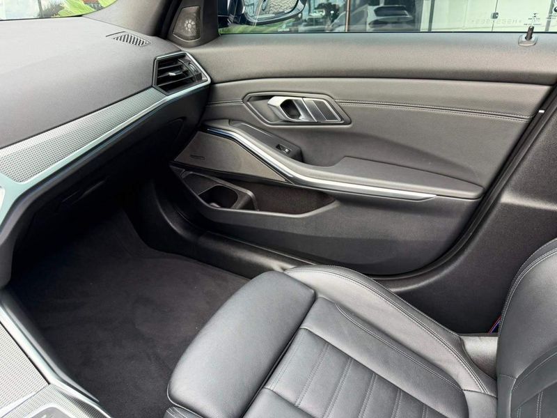 BMW 330e M Sport 2.0 Turbo Aut (HÃ­brido) 2021/2021 CONCEPT MOTORS PASSO FUNDO / Carros no Vale