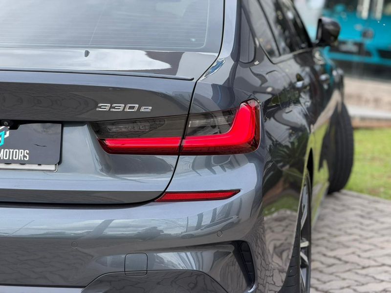BMW 330e M Sport 2.0 Turbo Aut (HÃ­brido) 2021/2021 CONCEPT MOTORS PASSO FUNDO / Carros no Vale