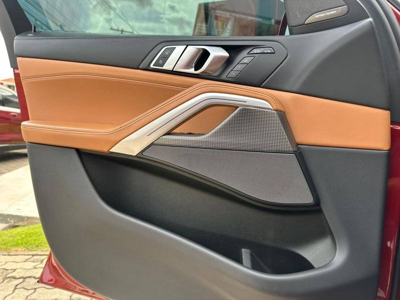 BMW X6 XDRIVE 40i M Sport 3.0 Bi-Turbo 2020/2021 CONCEPT MOTORS PASSO FUNDO / Carros no Vale