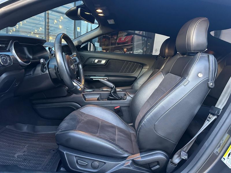 Ford Mustang Black Shadow 5.0 V8 2020/2020 CONCEPT MOTORS PASSO FUNDO / Carros no Vale Ford Mustang Black Shadow 5.0 V8 2020/2020 CONCEPT MOTORS PASSO FUNDO / Carros no Vale