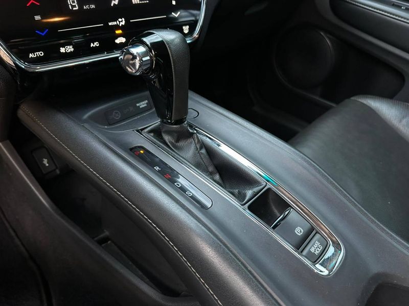 Honda HR-V EXL 1.8 Flexone 16V 5p Aut. 2017/2018 CONCEPT MOTORS PASSO FUNDO / Carros no Vale