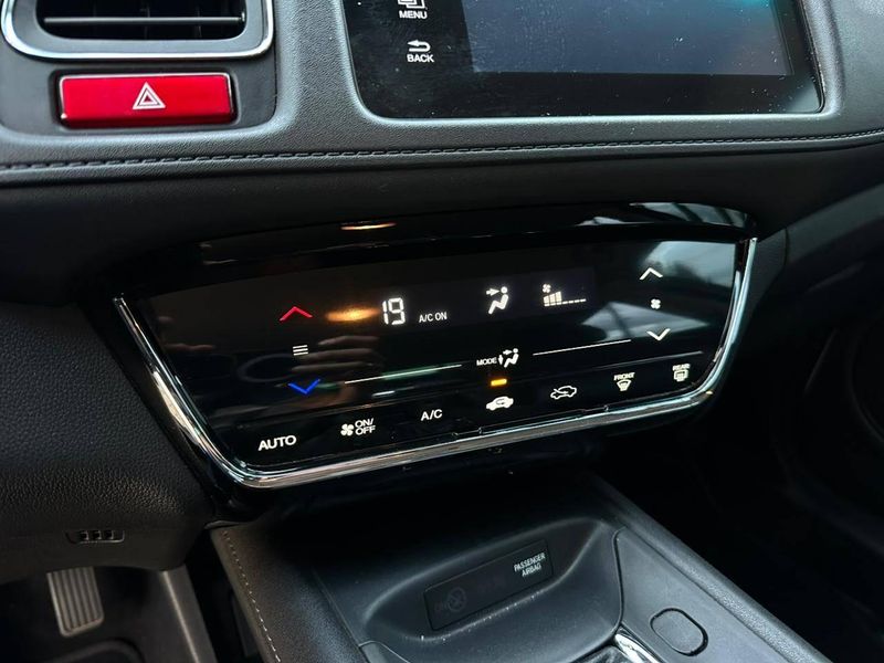 Honda HR-V EXL 1.8 Flexone 16V 5p Aut. 2017/2018 CONCEPT MOTORS PASSO FUNDO / Carros no Vale