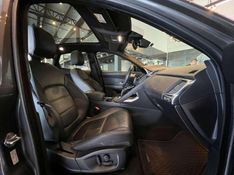 Jaguar E-Pace R-Dyn SE 2.0 AWD 250cv Aut/Flex. 2018/2018 CONCEPT MOTORS PASSO FUNDO / Carros no Vale