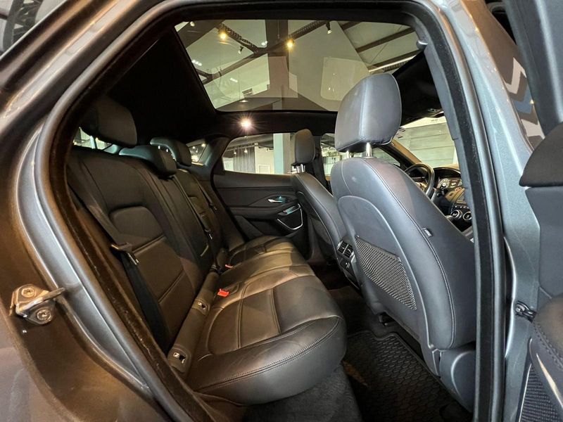 Jaguar E-Pace R-Dyn SE 2.0 AWD 250cv Aut/Flex. 2018/2018 CONCEPT MOTORS PASSO FUNDO / Carros no Vale Jaguar E-Pace R-Dyn SE 2.0 AWD 250cv Aut/Flex. 2018/2018 CONCEPT MOTORS PASSO FUNDO / Carros no Vale