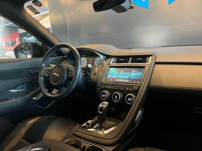 Jaguar E-Pace R-Dyn SE 2.0 AWD 250cv Aut/Flex. 2018/2018 CONCEPT MOTORS PASSO FUNDO / Carros no Vale Jaguar E-Pace R-Dyn SE 2.0 AWD 250cv Aut/Flex. 2018/2018 CONCEPT MOTORS PASSO FUNDO / Carros no Vale