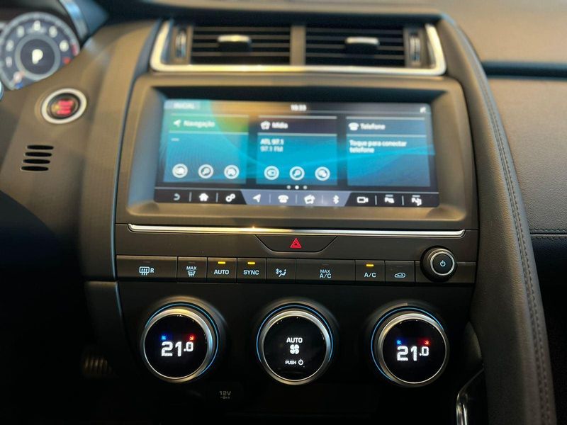 Jaguar E-Pace R-Dyn SE 2.0 AWD 250cv Aut/Flex. 2018/2018 CONCEPT MOTORS PASSO FUNDO / Carros no Vale Jaguar E-Pace R-Dyn SE 2.0 AWD 250cv Aut/Flex. 2018/2018 CONCEPT MOTORS PASSO FUNDO / Carros no Vale