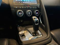 Jaguar E-Pace R-Dyn SE 2.0 AWD 250cv Aut/Flex. 2018/2018 CONCEPT MOTORS PASSO FUNDO / Carros no Vale