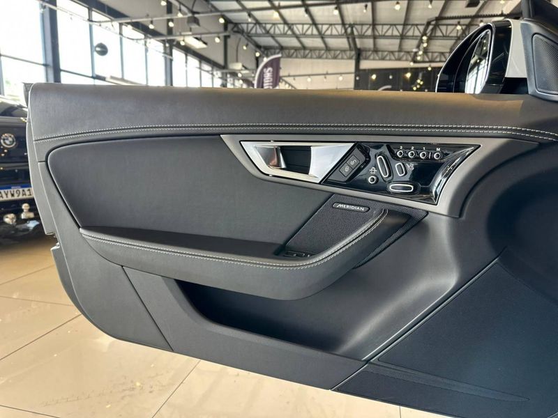 Jaguar F-type S Supercharged Coupe 3.0 V6 2016/2017 CONCEPT MOTORS PASSO FUNDO / Carros no Vale