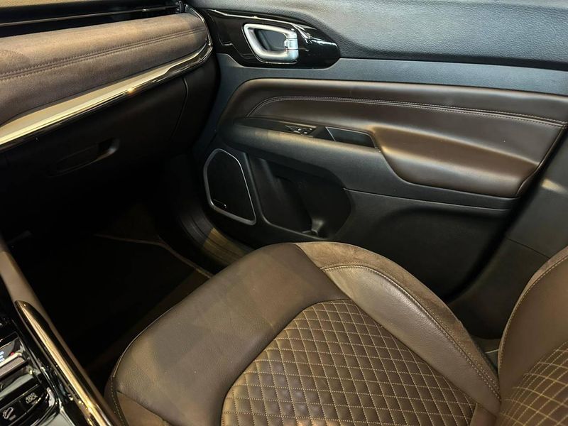 Jeep Commander Overl TD380 2.0 4×4 Die Aut. 2022/2023 CONCEPT MOTORS PASSO FUNDO / Carros no Vale