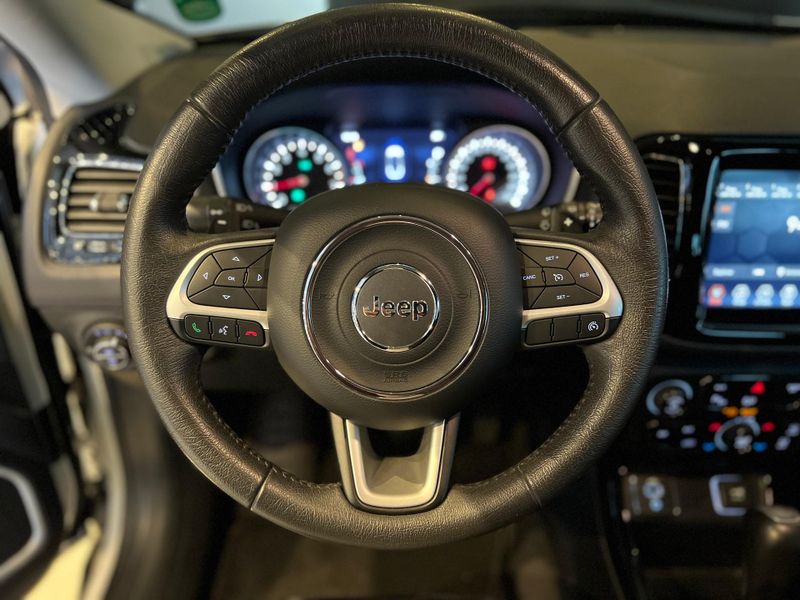 Jeep Compass LIMITED 2.0 4×2 Flex 16V Aut. 2018/2019 CONCEPT MOTORS PASSO FUNDO / Carros no Vale Jeep Compass LIMITED 2.0 4×2 Flex 16V Aut. 2018/2019 CONCEPT MOTORS PASSO FUNDO / Carros no Vale