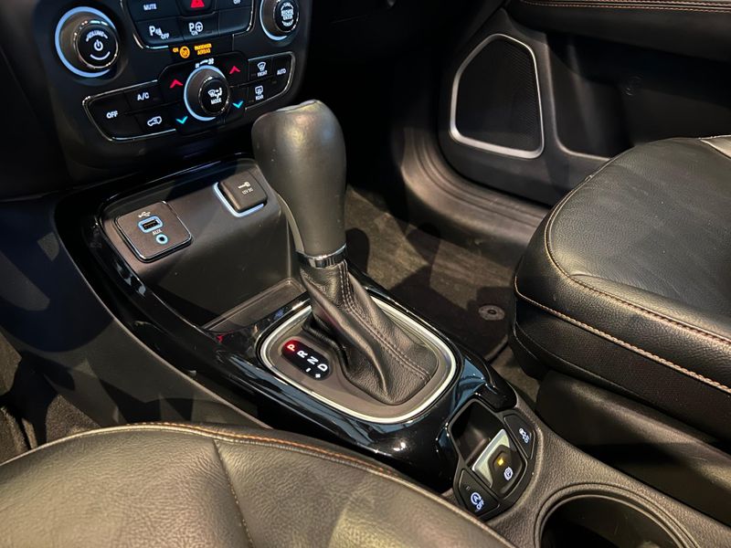 Jeep Compass LIMITED 2.0 4×2 Flex 16V Aut. 2018/2019 CONCEPT MOTORS PASSO FUNDO / Carros no Vale Jeep Compass LIMITED 2.0 4×2 Flex 16V Aut. 2018/2019 CONCEPT MOTORS PASSO FUNDO / Carros no Vale