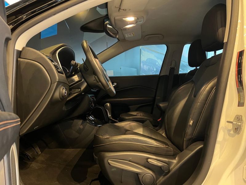 Jeep Compass LIMITED 2.0 4×2 Flex 16V Aut. 2018/2019 CONCEPT MOTORS PASSO FUNDO / Carros no Vale Jeep Compass LIMITED 2.0 4×2 Flex 16V Aut. 2018/2019 CONCEPT MOTORS PASSO FUNDO / Carros no Vale