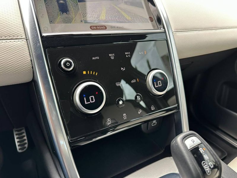 Land Rover Discovery Sport SE R-Dyn 2.0 Si4 Flex 2022/2023 CONCEPT MOTORS PASSO FUNDO / Carros no Vale