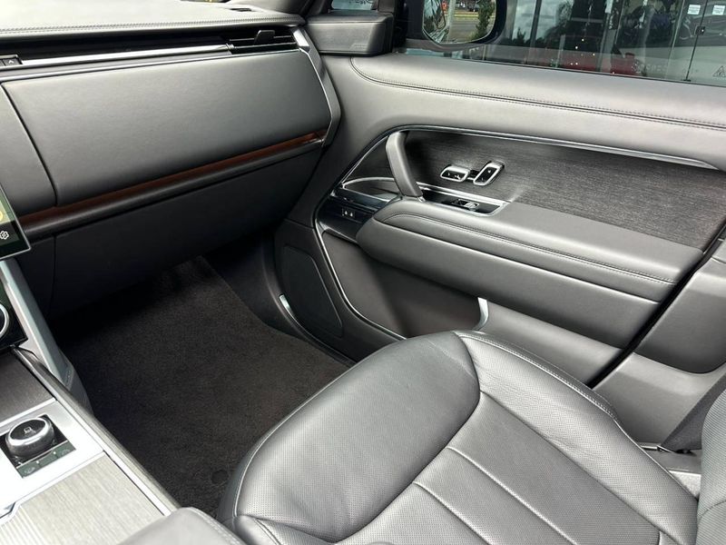 Land Rover Range Rover Range R First Ed.3.0 350cv Die.(Hib.) 2022/2023 CONCEPT MOTORS PASSO FUNDO / Carros no Vale