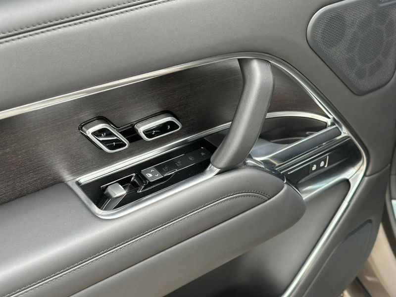 Land Rover Range Rover Range R First Ed.3.0 350cv Die.(Hib.) 2022/2023 CONCEPT MOTORS PASSO FUNDO / Carros no Vale