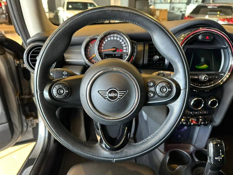 Mini Cooper 1.5 Turbo 12V 3p Aut. 2018/2019 CONCEPT MOTORS PASSO FUNDO / Carros no Vale Mini Cooper 1.5 Turbo 12V 3p Aut. 2018/2019 CONCEPT MOTORS PASSO FUNDO / Carros no Vale