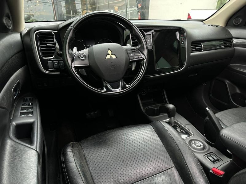 Mitsubishi Outlander 2.2 165cv Diesel Aut. 2015/2016 CONCEPT MOTORS PASSO FUNDO / Carros no Vale
