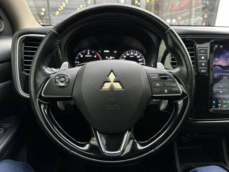 Mitsubishi Outlander 2.2 165cv Diesel Aut. 2015/2016 CONCEPT MOTORS PASSO FUNDO / Carros no Vale