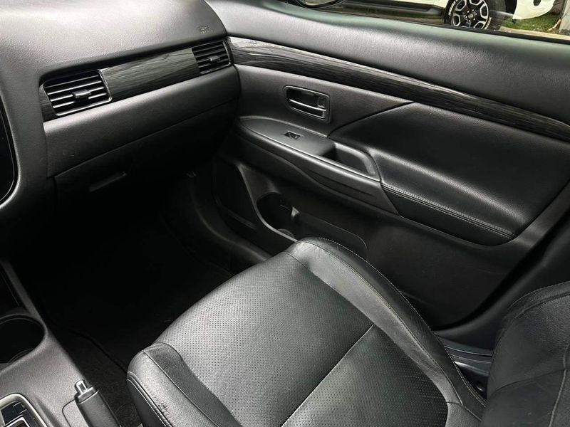 Mitsubishi Outlander 2.2 165cv Diesel Aut. 2015/2016 CONCEPT MOTORS PASSO FUNDO / Carros no Vale