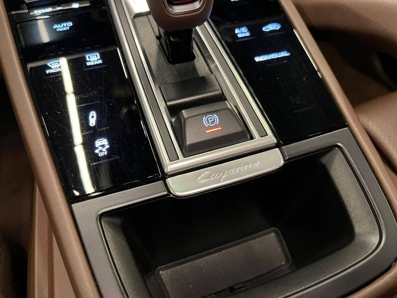 Porsche Cayenne 3.0 V6 (HÃ­brido) 2022/2022 CONCEPT MOTORS PASSO FUNDO / Carros no Vale