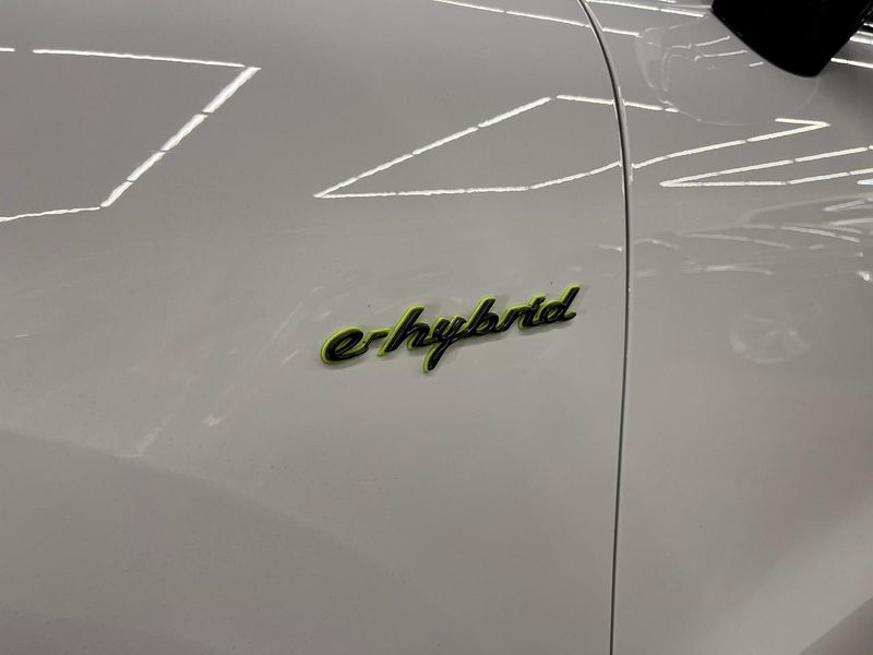 Porsche Cayenne 3.0 V6 (HÃ­brido) 2022/2022 CONCEPT MOTORS PASSO FUNDO / Carros no Vale