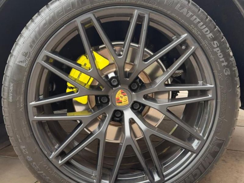 Porsche Macan 2.0 Turbo 2022/2022 CONCEPT MOTORS PASSO FUNDO / Carros no Vale