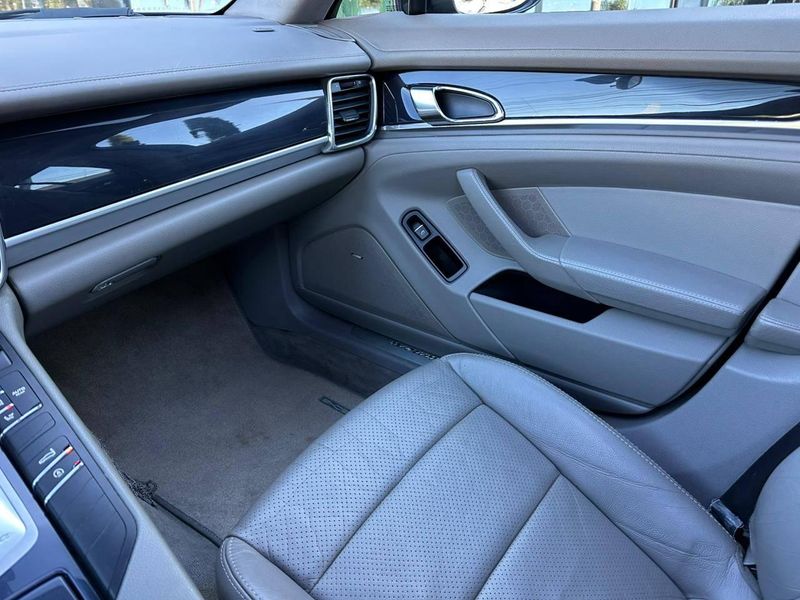 Porsche Panamera 3.6 V6 300cv/310cv 2011/2012 CONCEPT MOTORS PASSO FUNDO / Carros no Vale