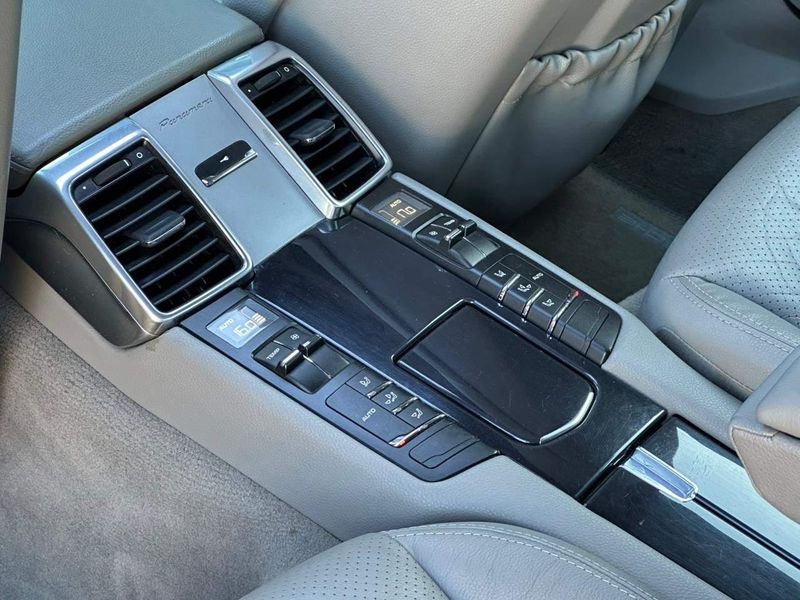 Porsche Panamera 3.6 V6 300cv/310cv 2011/2012 CONCEPT MOTORS PASSO FUNDO / Carros no Vale