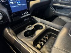 Ram 1500 REBEL 5.7 HEMI CD V8 4×4 Aut. 2021/2021 CONCEPT MOTORS PASSO FUNDO / Carros no Vale