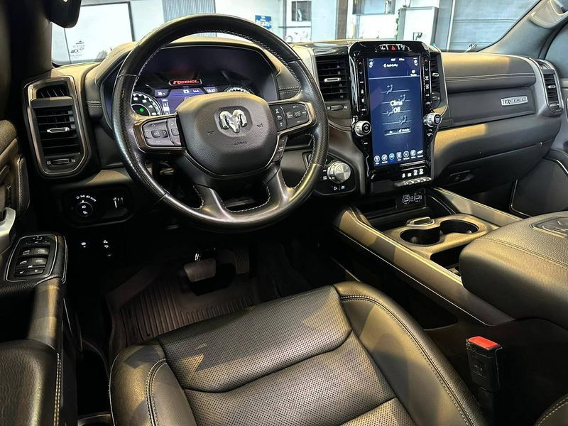 Ram 1500 REBEL 5.7 HEMI CD V8 4×4 Aut. 2021/2021 CONCEPT MOTORS PASSO FUNDO / Carros no Vale