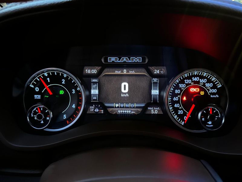 Ram 2500 LARAMIE 6.7 TDI CD 4×4 Diesel 2021/2021 CONCEPT MOTORS PASSO FUNDO / Carros no Vale