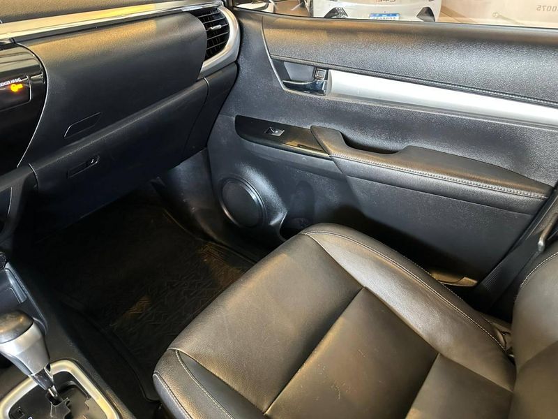 Toyota Hilux CD SRV 4×2 2.7 Flex 16V Aut. 2016/2017 CONCEPT MOTORS PASSO FUNDO / Carros no Vale