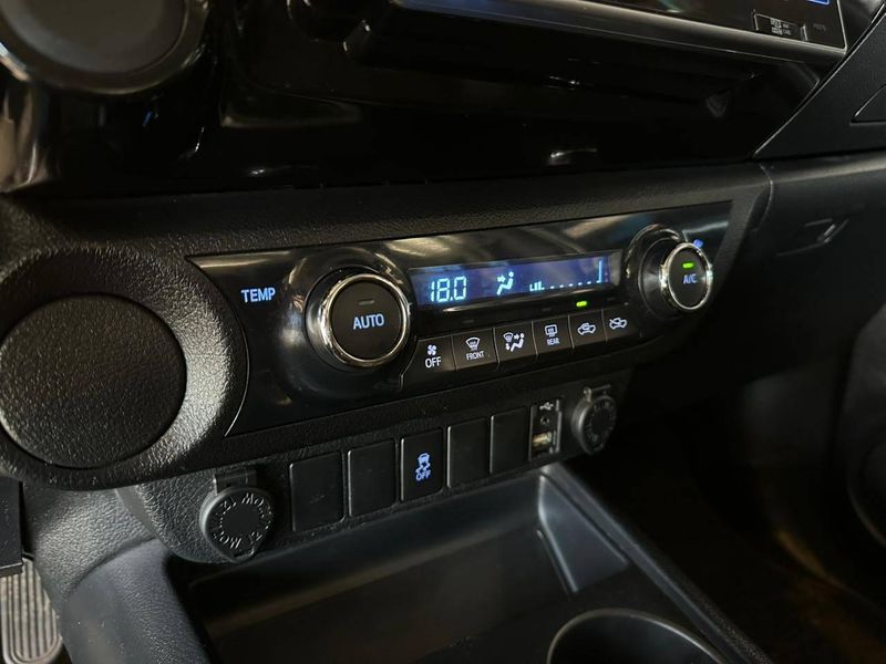 Toyota Hilux CD SRV 4×2 2.7 Flex 16V Aut. 2016/2017 CONCEPT MOTORS PASSO FUNDO / Carros no Vale