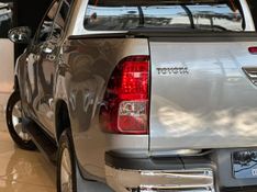 Toyota Hilux CD SRV 4×2 2.7 Flex 16V Aut. 2016/2017 CONCEPT MOTORS PASSO FUNDO / Carros no Vale