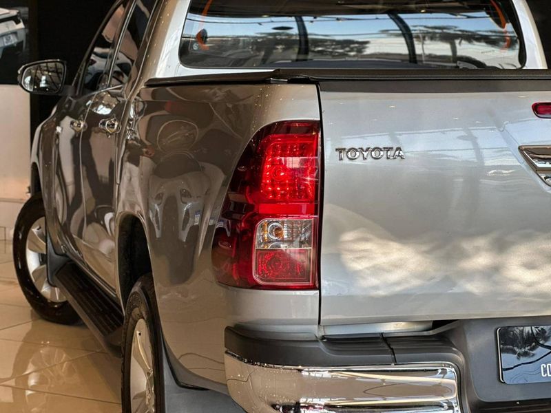 Toyota Hilux CD SRV 4×2 2.7 Flex 16V Aut. 2016/2017 CONCEPT MOTORS PASSO FUNDO / Carros no Vale
